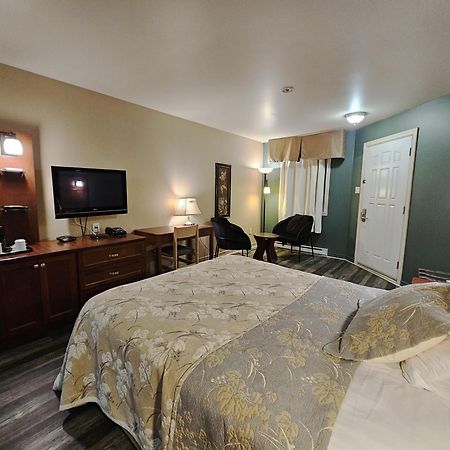 Hotel-Motel Drummond Дрюммондвилл Экстерьер фото