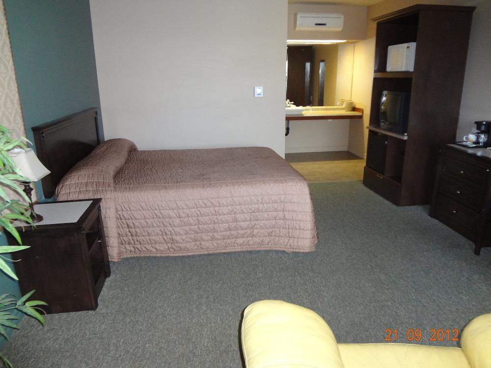 Hotel-Motel Drummond Дрюммондвилл Экстерьер фото
