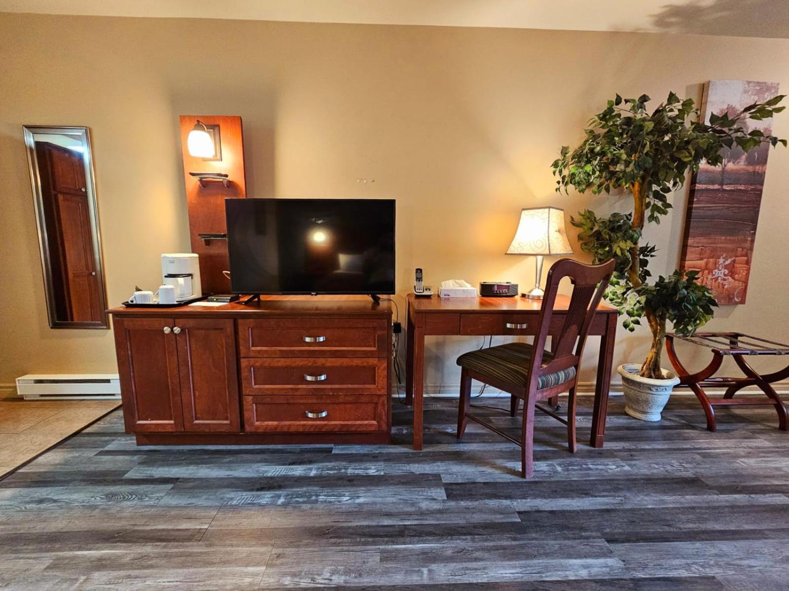 Hotel-Motel Drummond Дрюммондвилл Номер фото