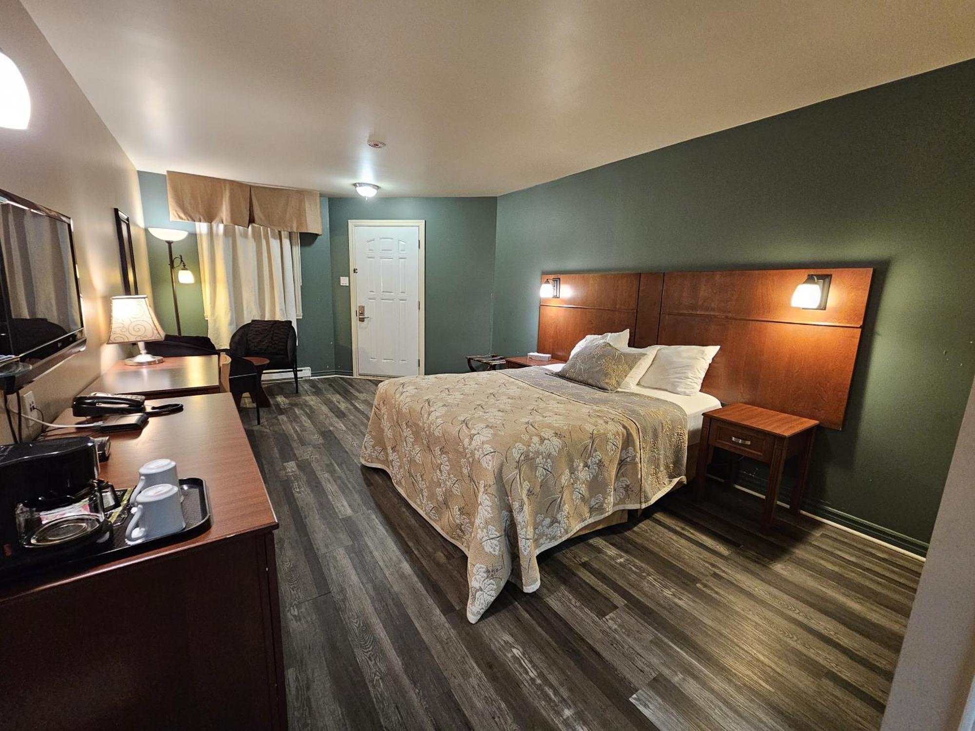Hotel-Motel Drummond Дрюммондвилл Экстерьер фото