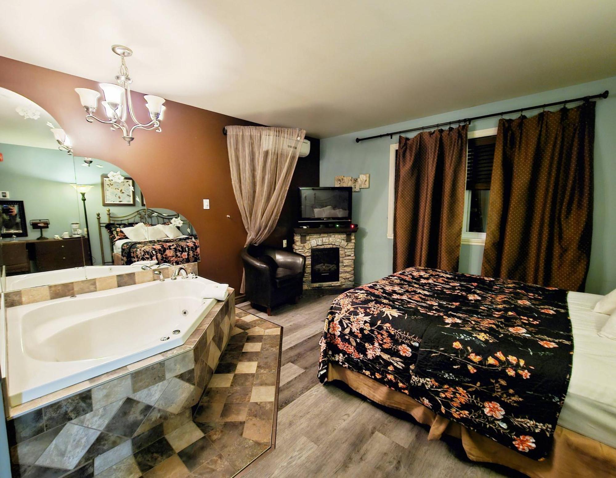 Hotel-Motel Drummond Дрюммондвилл Экстерьер фото